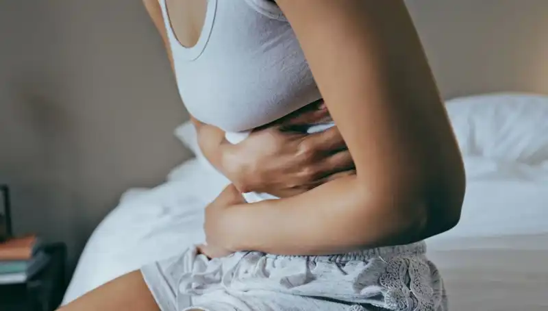 22 Yaşında Bağırsak Kanseri: Gençlerin Görmezden Geldiği Belirtiler