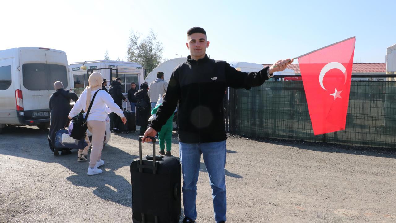 Türk Bayrağıyla Suriye'ye Dönen Abdulkadir'in Sözleri İçin Tepkiler