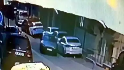 Esenyurt'ta Park Halindeki Araçlara Çarpan Sürücü Kaçtı: Olayın Detayları