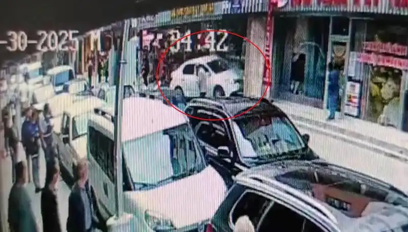 Alkollü Sürücünün Mağaza Kazası: İki Çocuk Canını Kılpayı Kurtardı