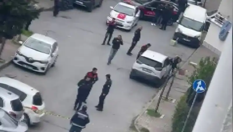 Yolda Yürüyen Genç Kurşun Yağmuruna Tutulup Hayatta Kaldı!
