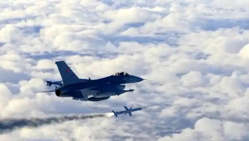 F-16 EDPOD: Tüm Testleri Geçerek Savunma Gücümüzü Artırıyor!