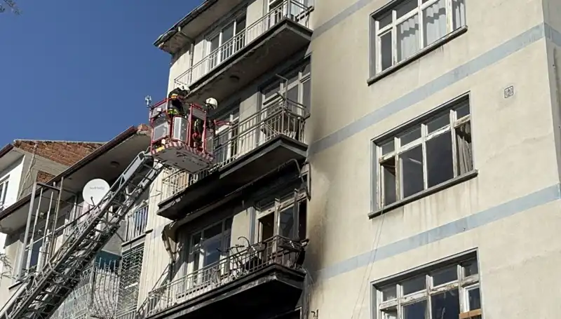 Konya'da 4 Katlı Binada Yangın Faciası: İki Çocuğun Hayatını Kaybetmesi Üzüntü Yarattı