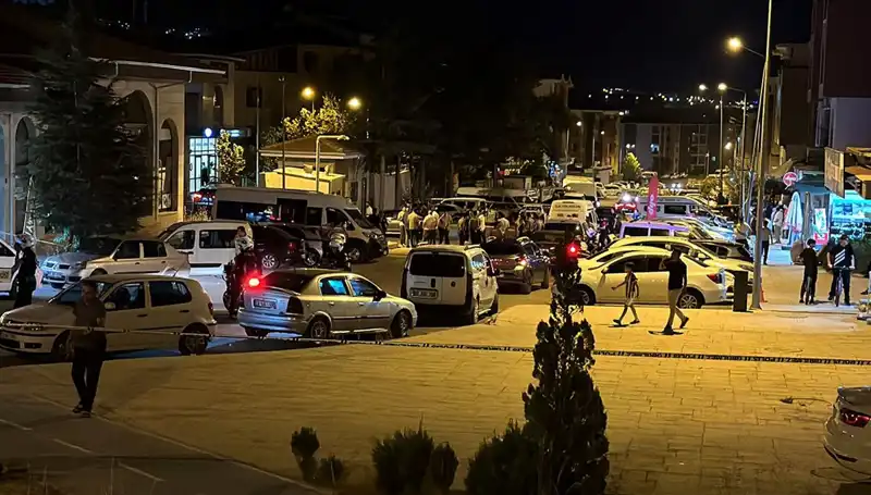 İki Ailenin Kavgası Hastaneye Taşındı: 1 Ağır 3 Yaralı