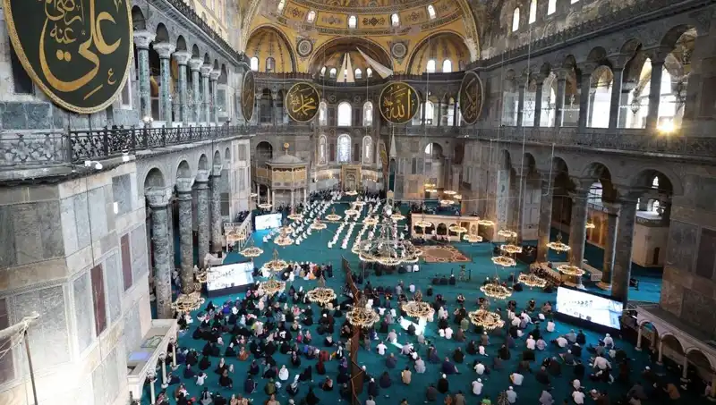 Ayasofya’nın Kapısını Kıran Sanığa Hapis Cezası: Mahkeme Kararını Verdi