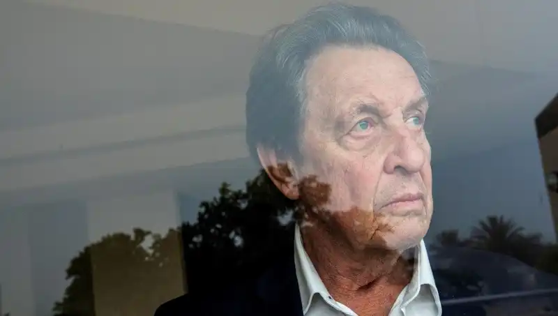 Elon Musk'ın Babasının Sinister İtirafları: 3 Cinayet ve Karanlık Geçmiş