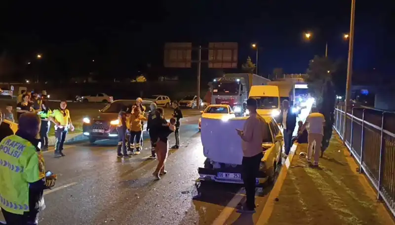 Otoyolda Kural Dışı Geri Dönüş: İkisi Çocuk Dört Yaralı