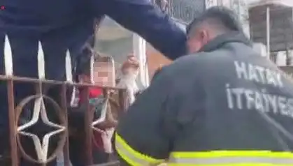 Hatay'da Dehşet Veren Kaza: Çocuğun Koluna Demir Korkuluk Saplandı!