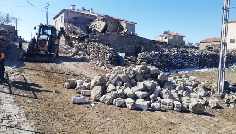 Kayseri'de Ahır Çökmesi: 35 Hayvan ve 2 Eşek Telef Oldu