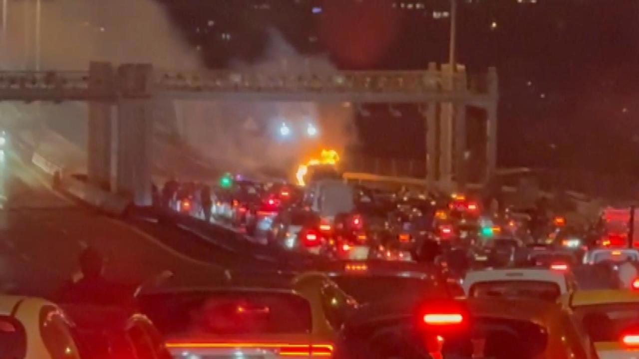 15 Temmuz Şehitler Köprüsü'nde Seyir Halindeki Otomobilde Yangın