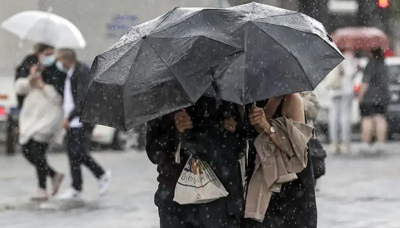 İstanbul'da Kış Soğuğu Geri Dönüyor: Sağanak Yağışlar Haftalarca Sürecek!