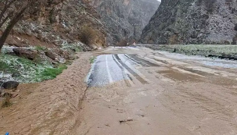 Tunceli’de Dolu ve Sağanak Yağışlar Hayatı Olumsuz Etkiliyor!
