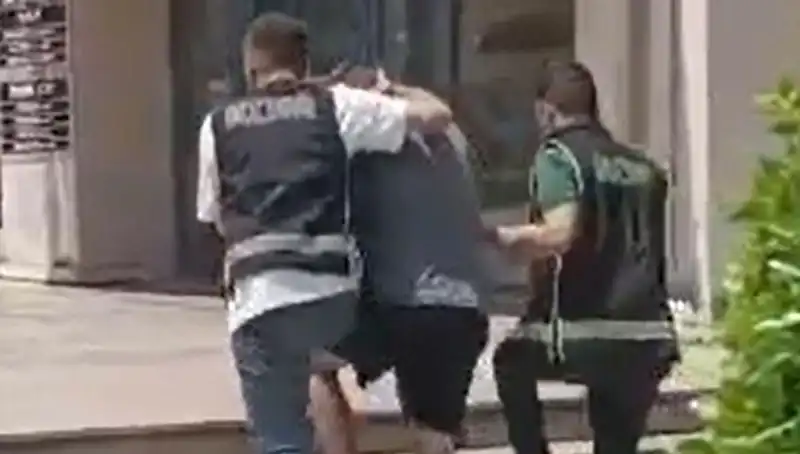 Sahte Dolarla Alışveriş Yapan Turist Türkiye'den Sınır Dışı Edildi