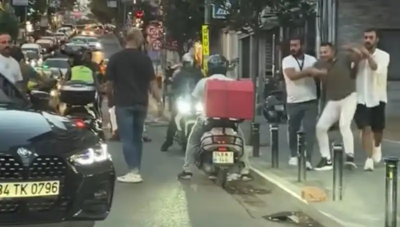 Nişantaşı’nda Yol Verme Kavgası: Kadın Sopayla Saldırıya Uğradı