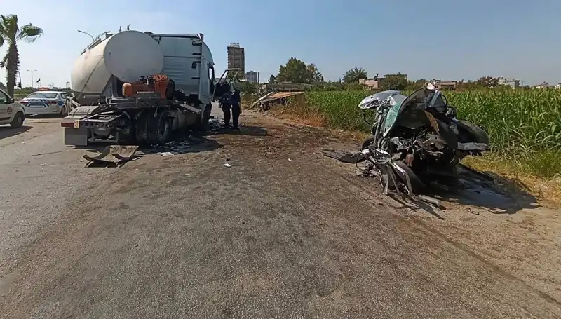Adana'da Tanker ile Otomobil Çarpıştı: Feci Kaza Sonrası Ortalık Karıştı