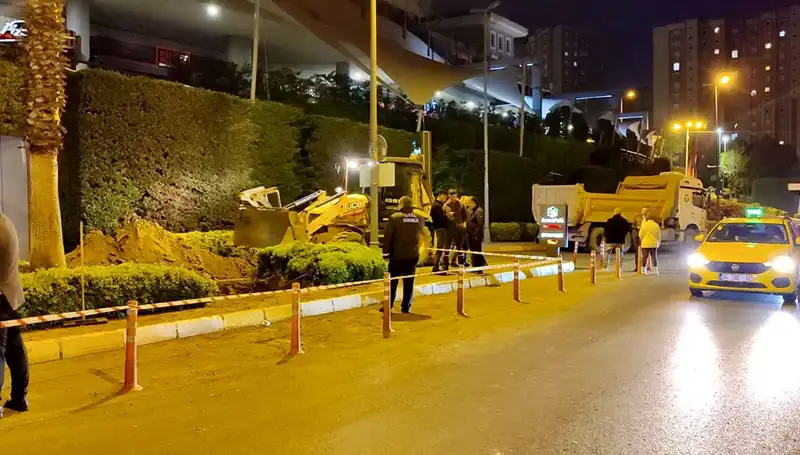 AVM Girişinde Doğalgaz Paniği: Ziyaretçiler Ne Yapacağını Şaşırdı