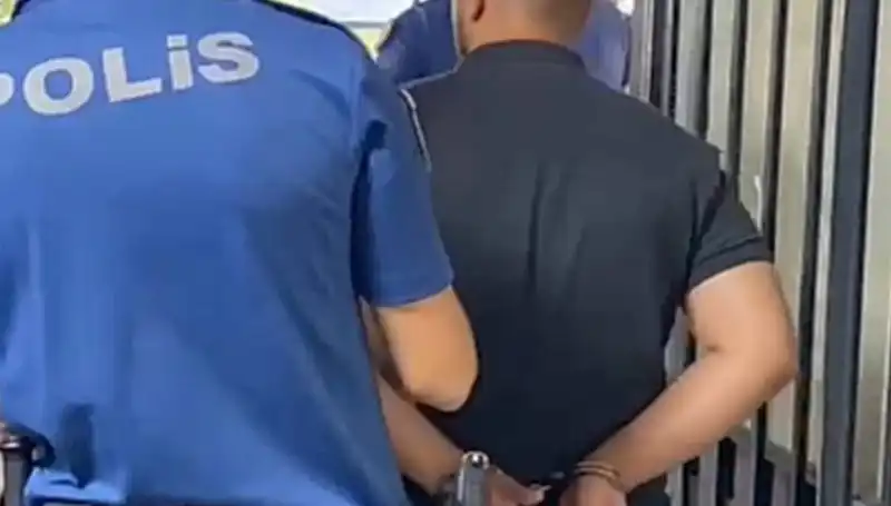 İzmir'de Polise Saldıran Şahıs Tutuklandı, Olayın Ayrıntıları Şoke Edici