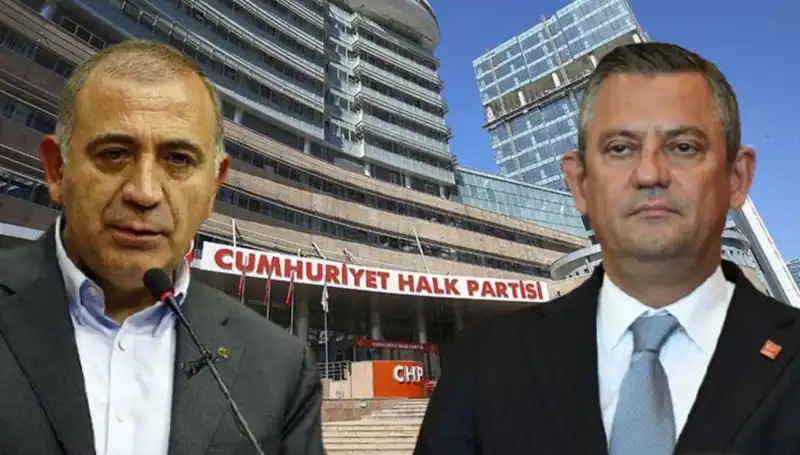 CHP’nin Kuruluş Töreninde Merakla Beklenen Karşılaşma: Tekin ve Özgür Özel Buluştu