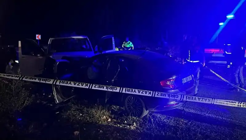 Ters Şeritte Seyreden Minibüs Feci Kazaya Neden Oldu: 1 Kişi Hayatını Kaybetti