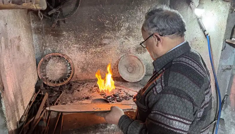 Baba Mesleğini 20 Metrekarelik Dükkanında Yaşatan Usta: Geleneği Geleceğe Taşıyor