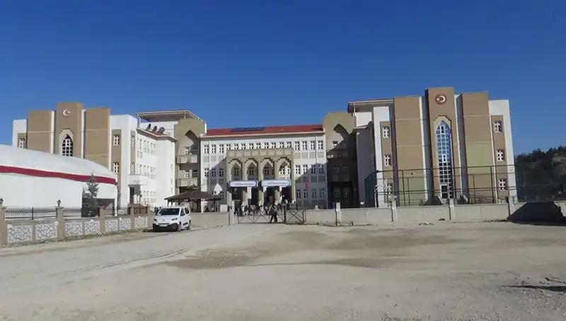 Ortaokulda Öğretmenden Öğrenciye Şiddet İddiası: Olayın Detayları Şoke Ediyor