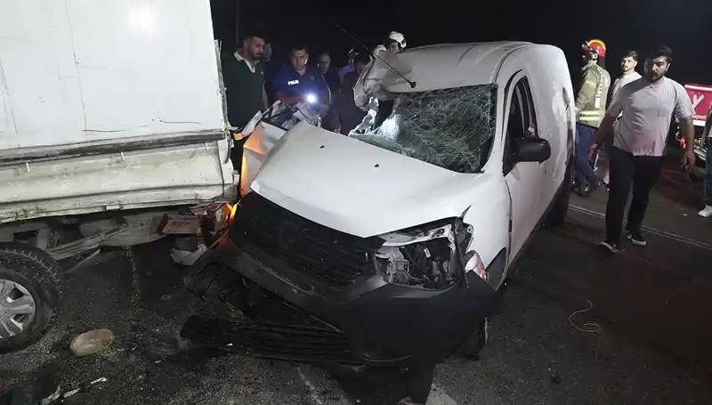 İstanbul'da Feci Kaza: Trafik Kazasında Üç Kişi Yaralandı!
