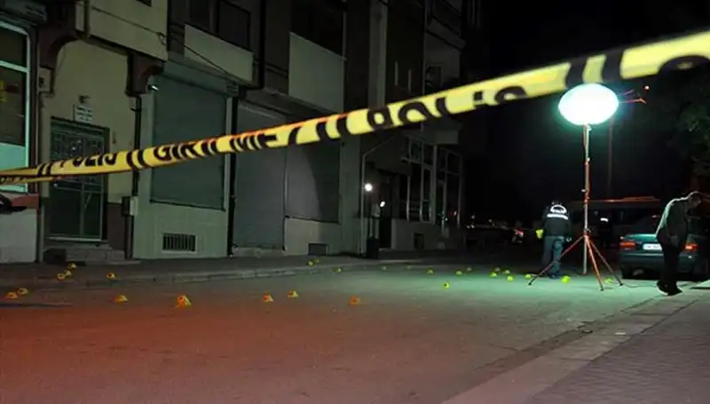 Aksaray'da Şaşırtan Kaza: Araç Markete Daldı!