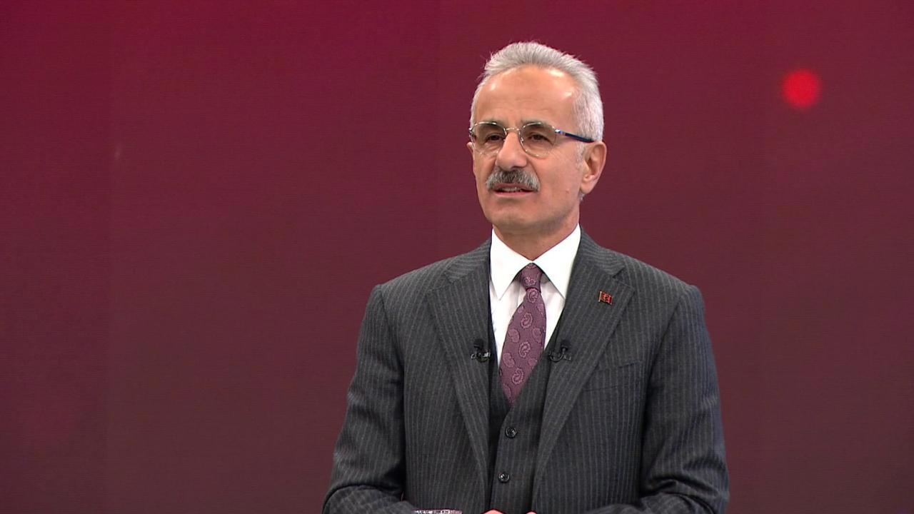 Bakan Uraloğlu Sosyal Medyaya Düzenleme Getiriyor