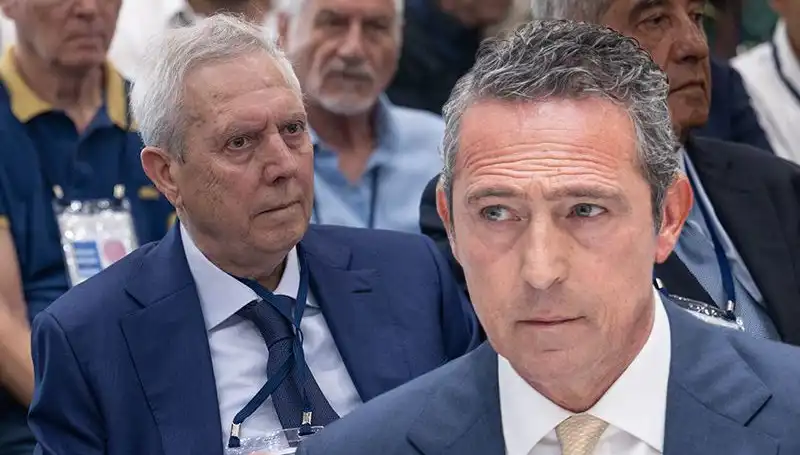 Fenerbahçe Divan Kurulu'nda Aziz Yıldırım'la Gergin Anlar Yaşandı