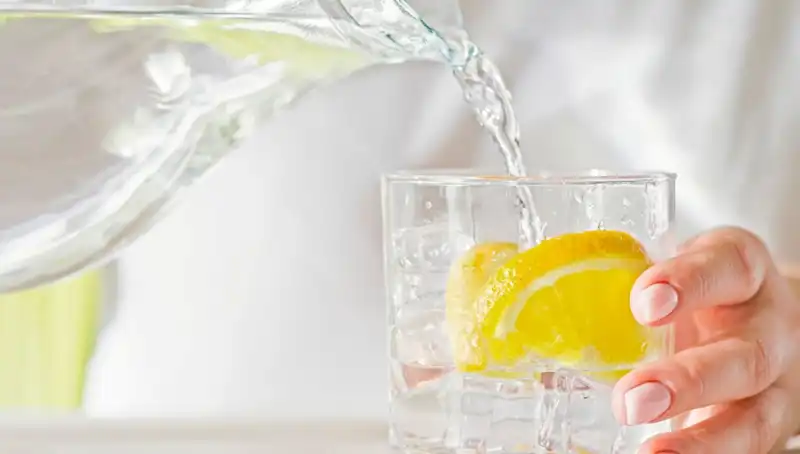 Limonlu Su İçmenin 8 Bilinmeyen Faydası: Doktorun Önerileri