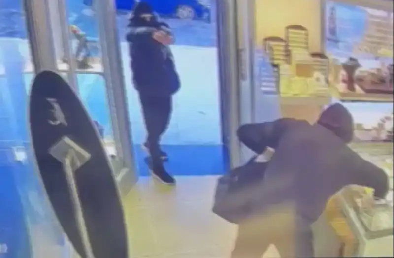 Ümraniye'de Meydana Gelen Maskeli Soygun Girişimi Herkesi Şaşırttı