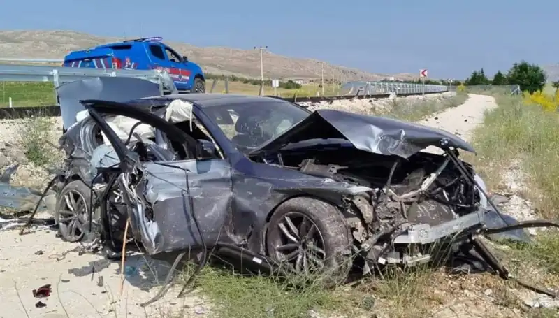 Sivas'ta İki Ayrı Trafik Kazasında 9 Kişi Yaralandı, Olayın Detayları Şok Edici!
