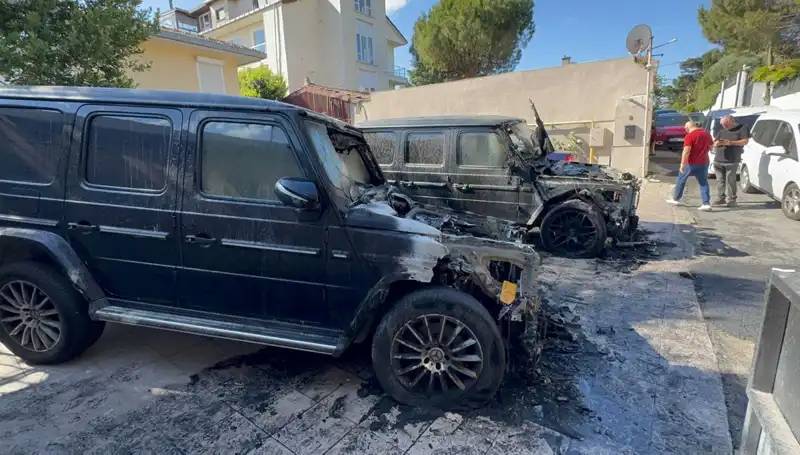 İş Adamları, 30 Milyon Liralık Ciplerini Benzinle Yakarak Protesto Ettiler