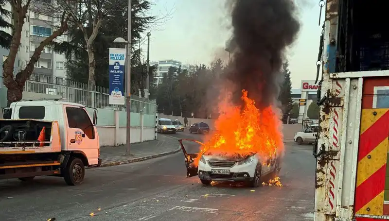 Alev Alev Yanan Araç, Trafikte Korku Dolu Anlar Yaşattı