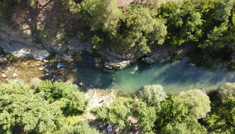 Adana'da Aşırı Nem, Yaylacılar Doğal Sularla Ferahlıyor