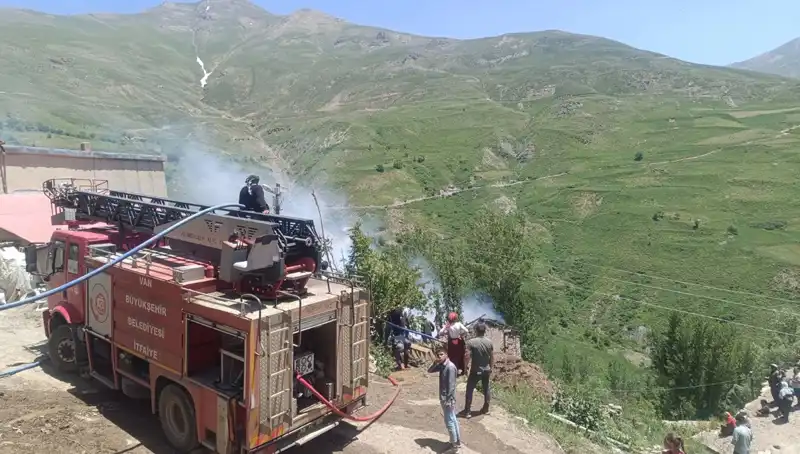 Van'da Çocuk Yangında Hayatını Kaybetti: Aile Nezareti Sırasında Neler Oldu?