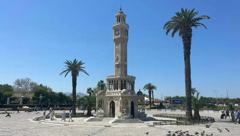 İzmirlileri Sıcağa Doydu: Sıcak Hava Meydanları Boş Bıraktı!