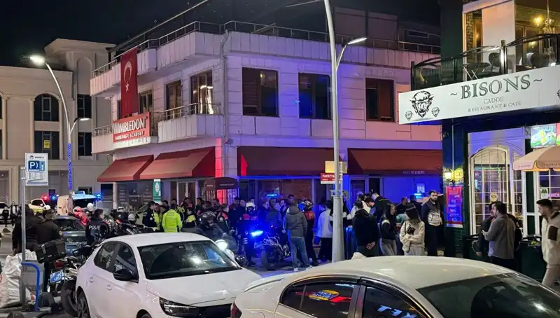 Kafe Sahibi, Havaya Ateş Eden Şahıs Tarafından Bıçaklandı: Olayın Ayrıntıları