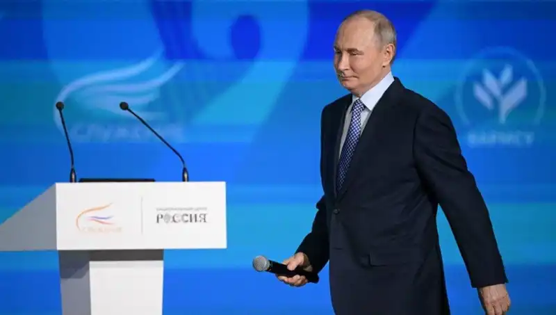 Rusya'da Yeni "Yabancı Ajan" Yasası: Putin'den Tarihi Adım
