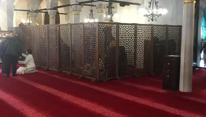 Kadın-Erkek Teravih Namazında Huzurun Sırrı: Gerçekler ve İddialar