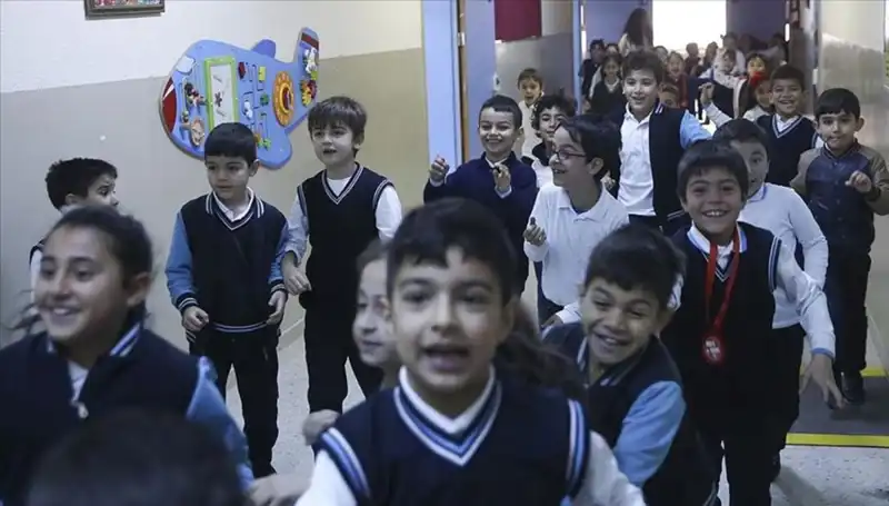 2025 Okul Açılış Tarihi Belli Oldu: Tatil Takvimi Hakkında Bilmeniz Gerekenler