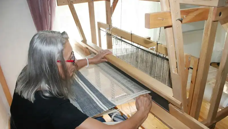 Eski Giysilerin İplikleriyle Oluşan Muhteşem Eşyalar: Geri Dönüşümün Gururu