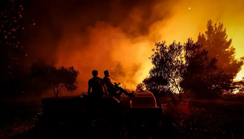 Çanakkale'de Patlayan Orman Yangını: 785 Kişi Güvenliğe Tahliye Edildi