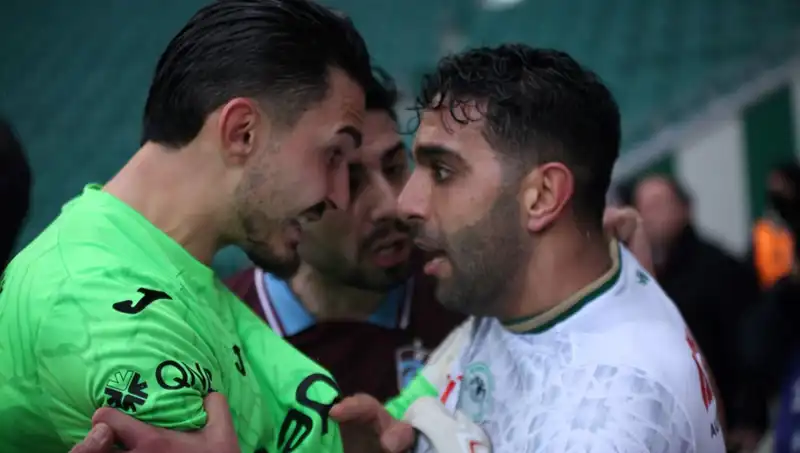 Konyaspor-Trabzonspor Maçında Şok Anlar: Uzatma Dakikalarında Godot Olmadı!