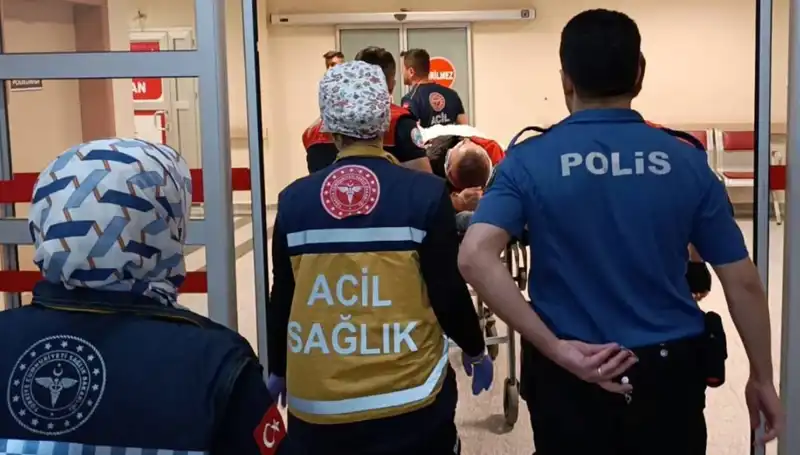 Trafik Kazası: Polis Ekipleri Görev Başında, İki Yaralı Hastaneye Kaldırıldı!