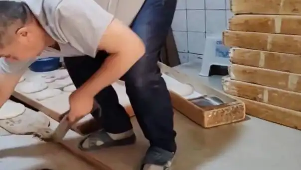 Pide Tezgahında Terlikle Fırına Adım Atanlar İçin Şok Cezalar!