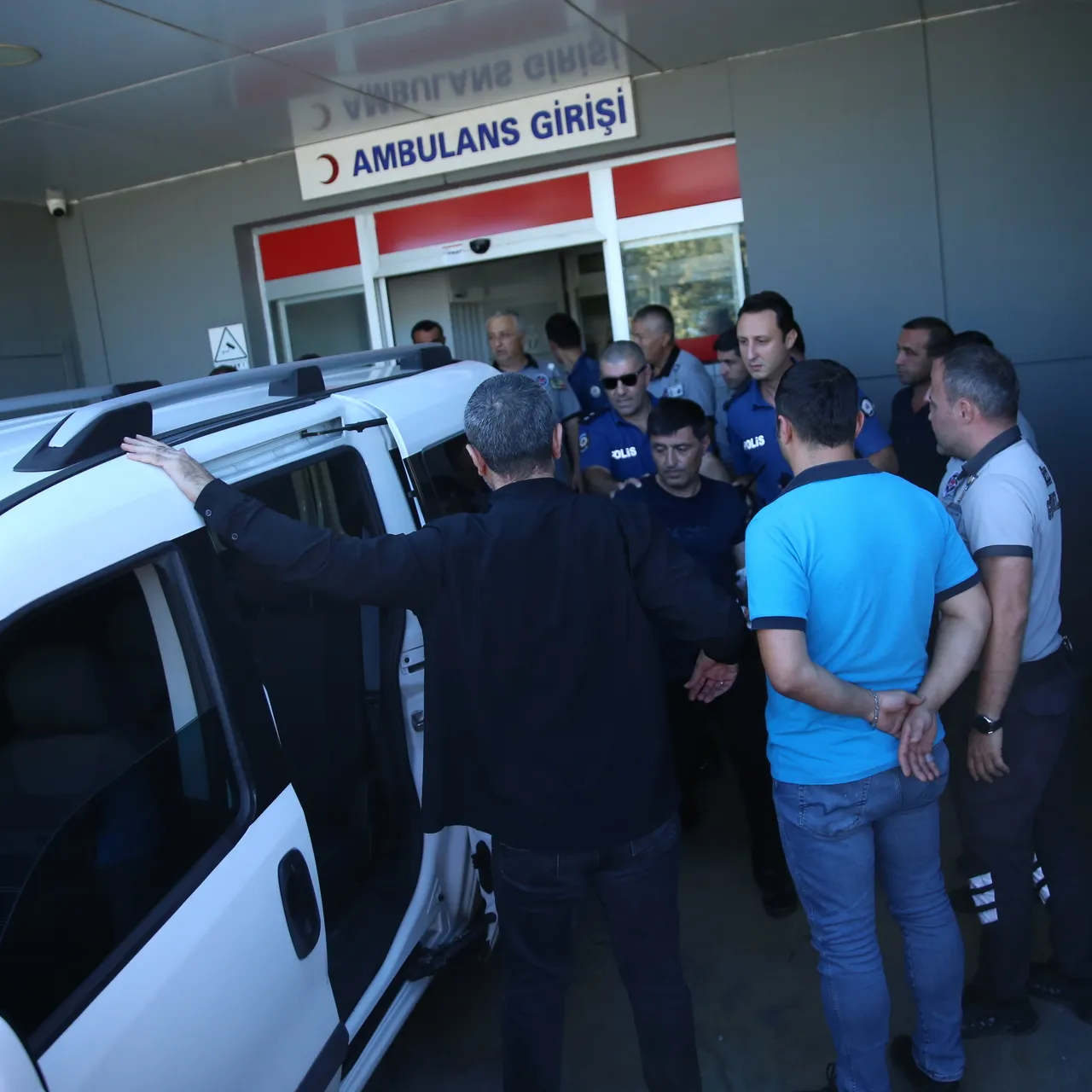 Hastanede Şok: Bıçaklı Kavga Paniği!