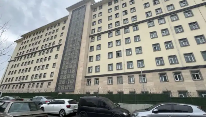 Kız Öğrenci Yurdunda Gizemli Olay: Takip Eden Kişinin Tek Tek Oda Araması