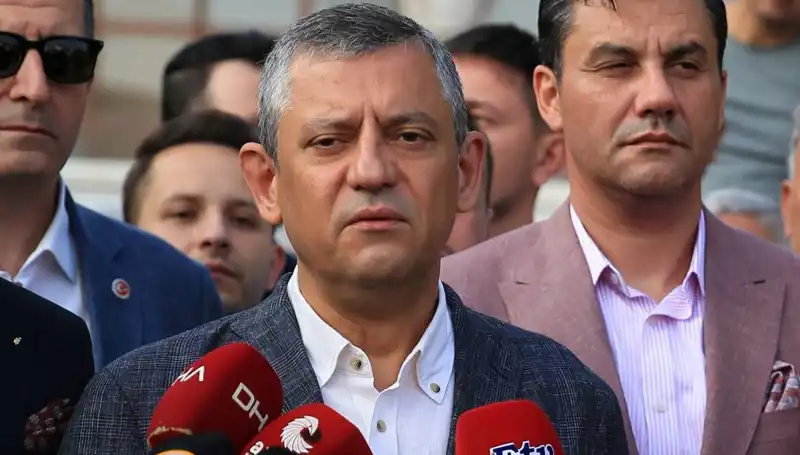Özgür Özel: "Demokrasi İçin Sandıkların Korunması Şart"