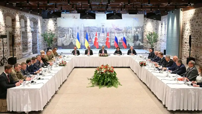 İstanbul'da Barış Zirvesi: Rus Heyeti Türkiye'de Stratejik Görüşmeler Yapıyor